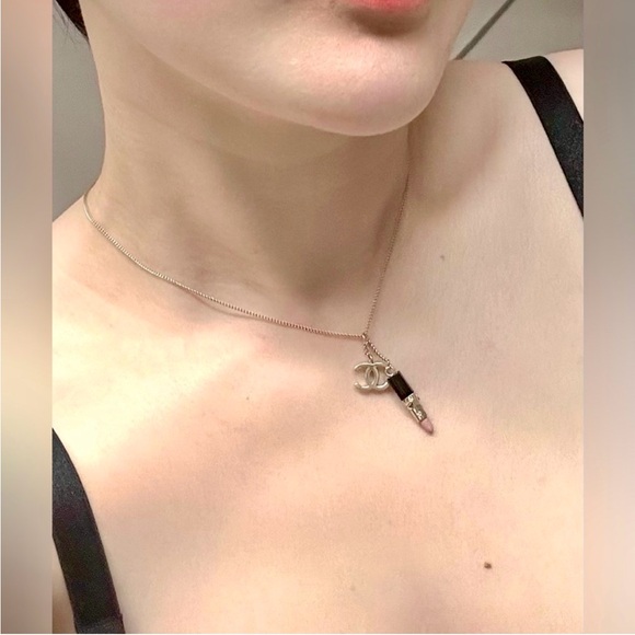 CHANEL Gold cc lipstick Necklace pendant - Picture 1 of 7